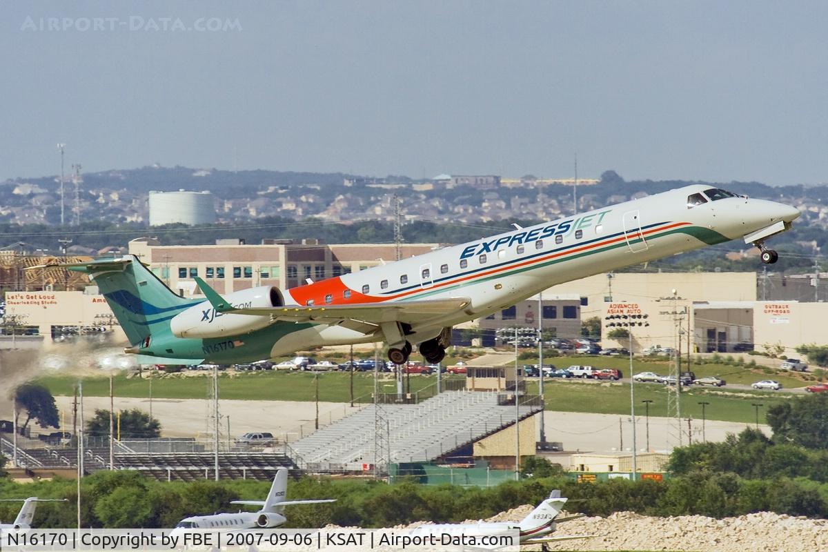 N16170, 2004 Embraer ERJ-145XR (EMB-145XR) C/N 14500850, climbout while departing San Antonio IAP