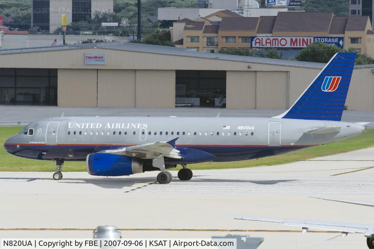N820UA, 1998 Airbus A319-131 C/N 898, departing northbound fron San Antonio IAP