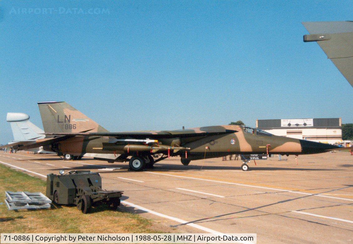 71-0886, 1971 General Dynamics F-111F Aardvark C/N E2-62, F-111F of the 492nd Tactical Fighter Squadron/48th Tactical Fighter Wing based at Lakenheath on display at the 1988 Mildenhall Air Fete.