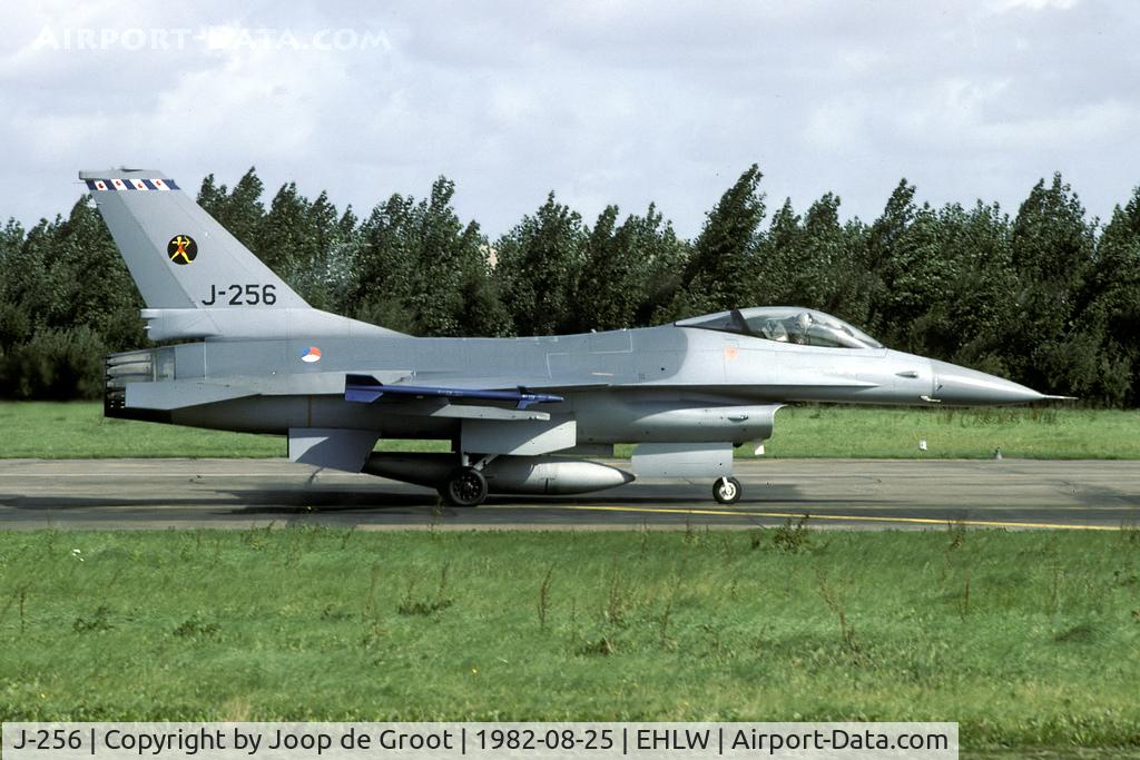 J-256, Fokker F-16A Fighting Falcon C/N 6D-45, For the 1982 TAM Leeuwarden introduced the Frisian tail band. The The Hague General Staff disapproved this due to fear for an 