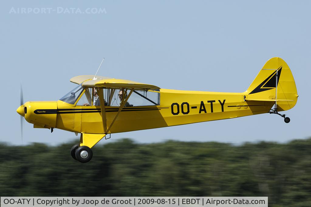 OO-ATY, Piper L-18C Super Cub (PA-18-95) C/N 18-3221, arriva at the 2009 old-timer fly-in.