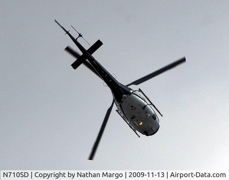 N710SD, 2006 Eurocopter AS-350B-3 Ecureuil Ecureuil C/N 4067, Caught him working over Ocean Beach, CA