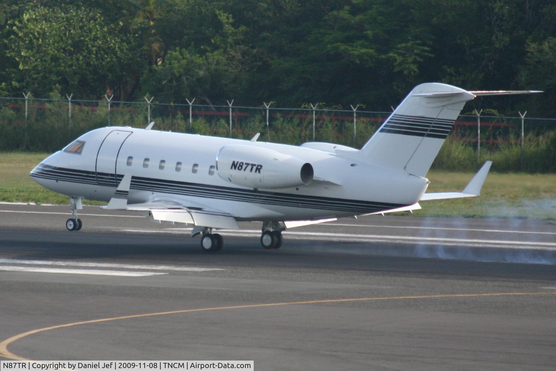 N87TR, 1982 Canadair Challenger 600 (CL-600-1A11) C/N 1076, Touch down at TNCM