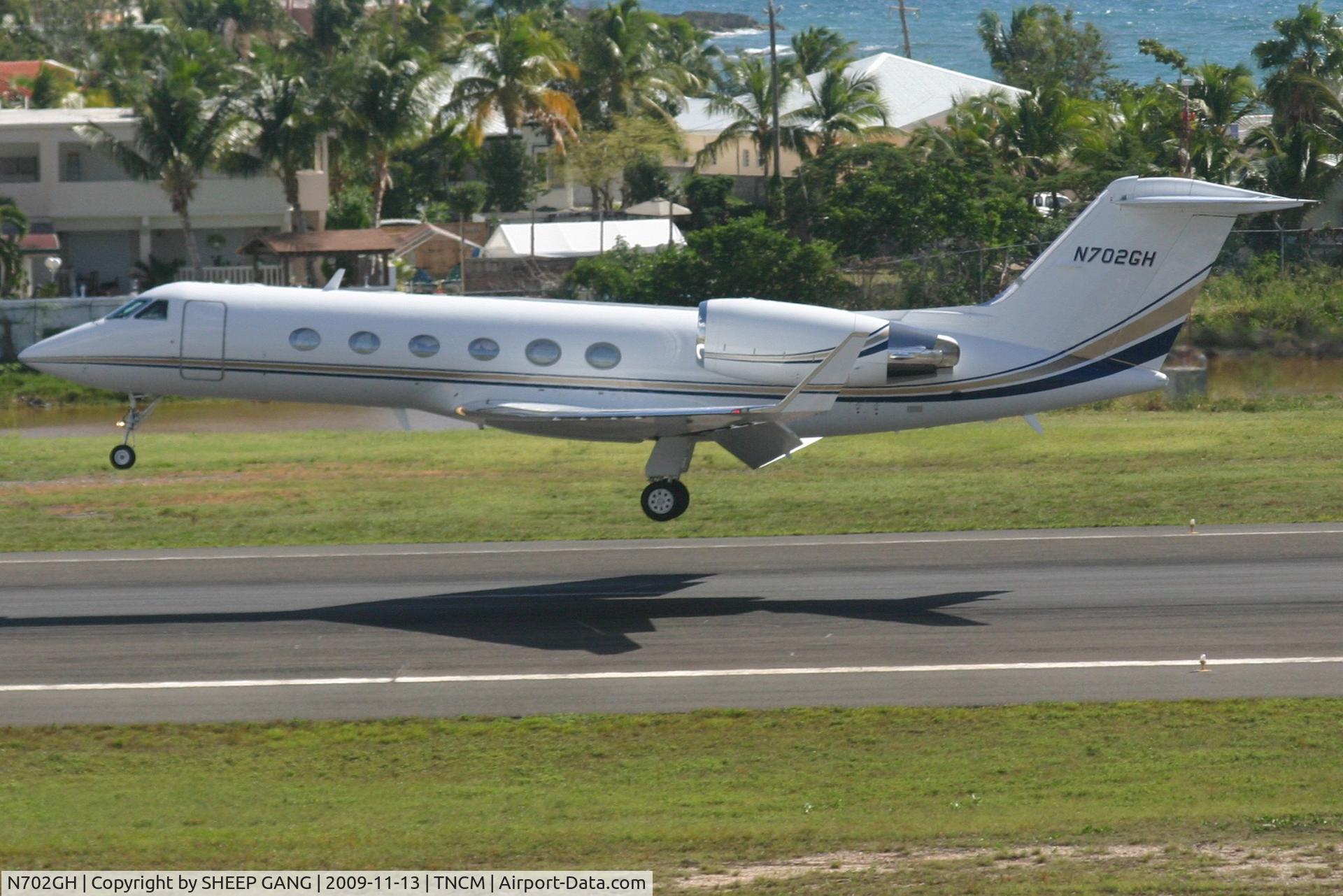 N702GH, 2002 Gulfstream Aerospace G-IV C/N 1497, gulfstream 4 landing at TNCM