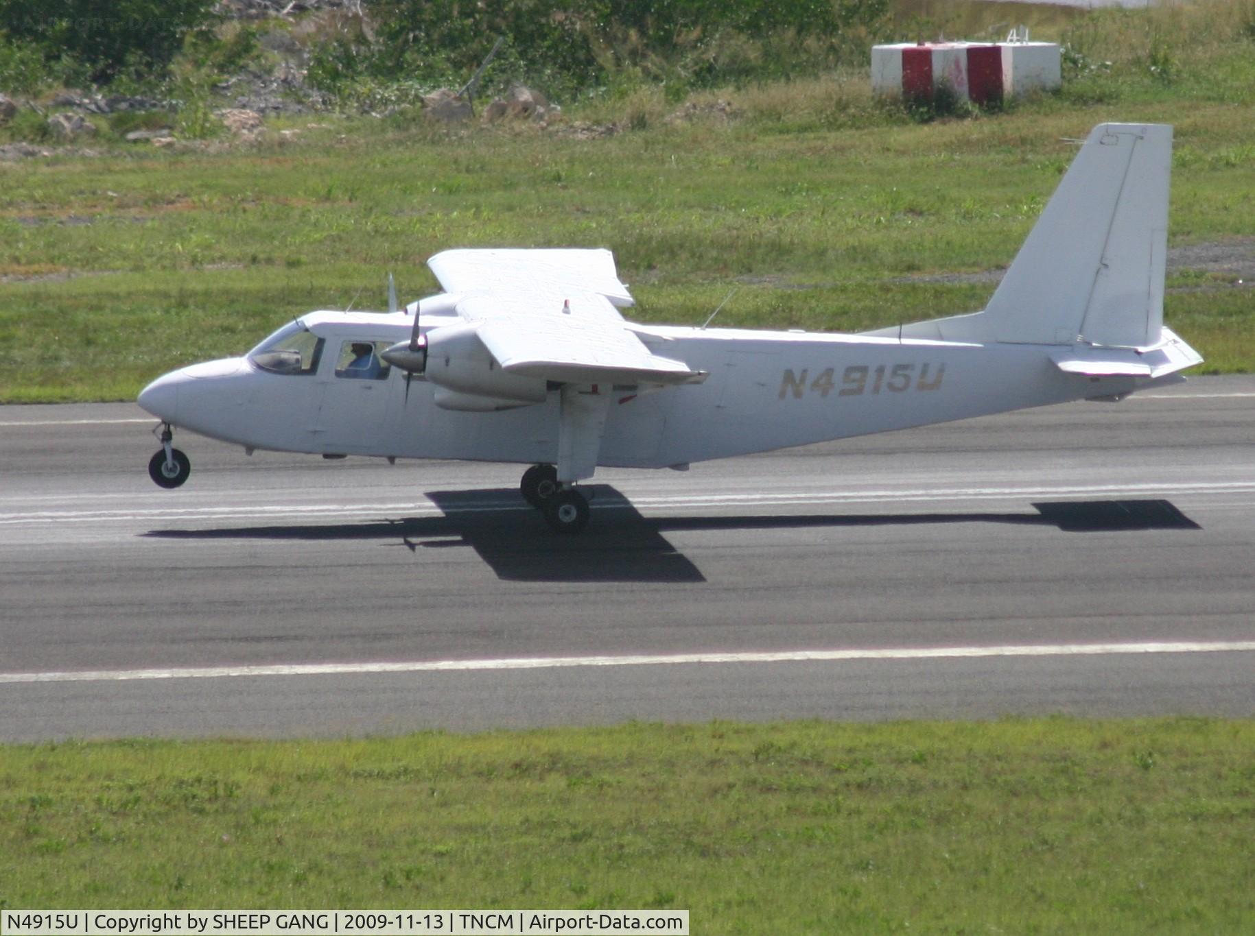 N4915U, 1976 Britten-Norman BN-2A-27 Islander C/N 789, Came to pick up cargo for st barths