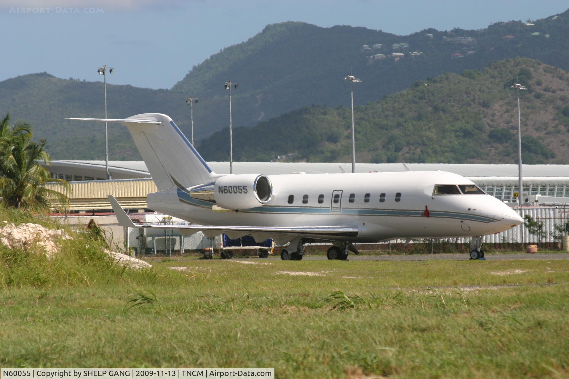 N60055, 1999 Bombardier Challenger 604 (CL-600-2B16) C/N 5400, Nice bird park at the cargo ramp