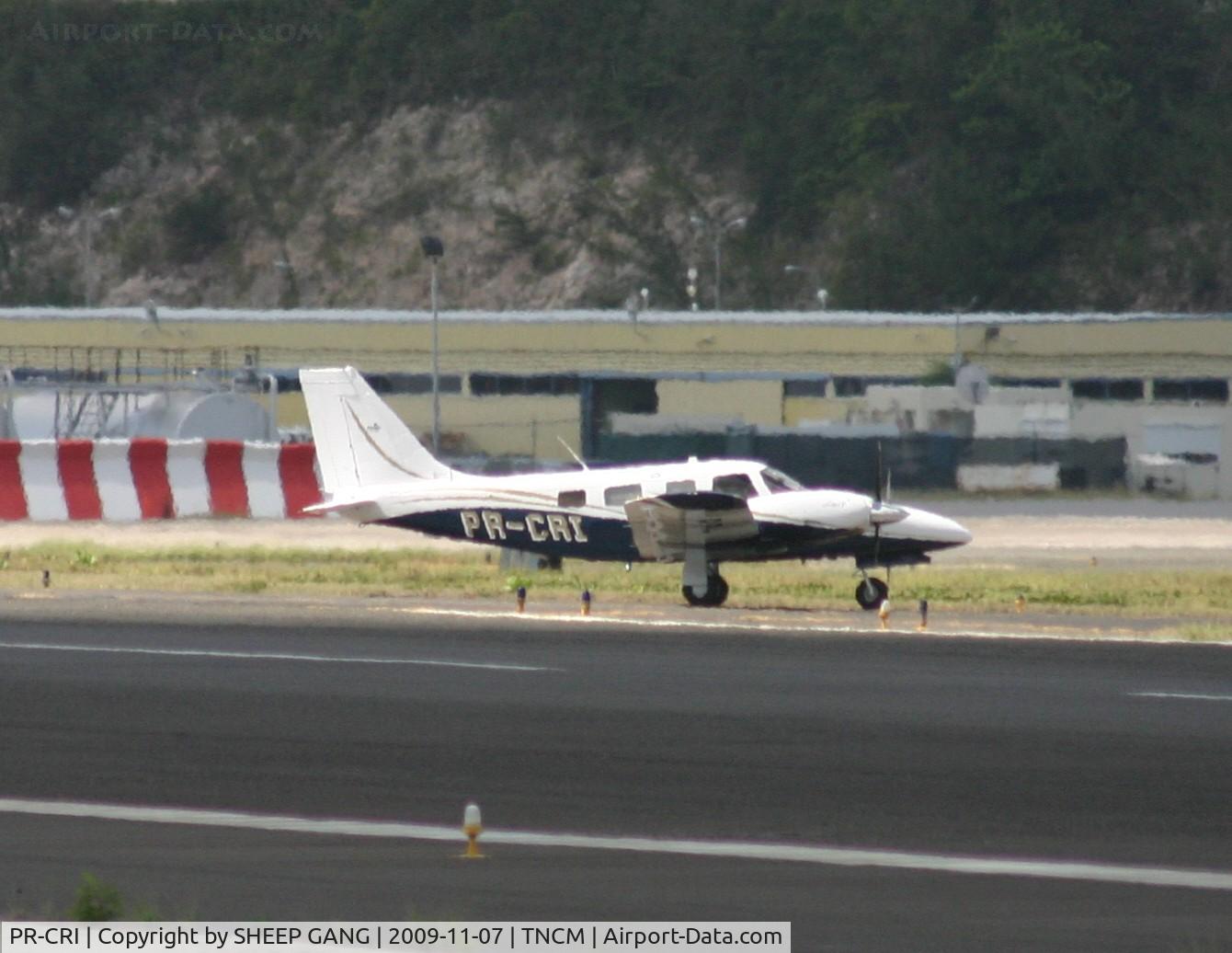PR-CRI, Piper PA-34-220T C/N 34-49403, taxing in  for parking