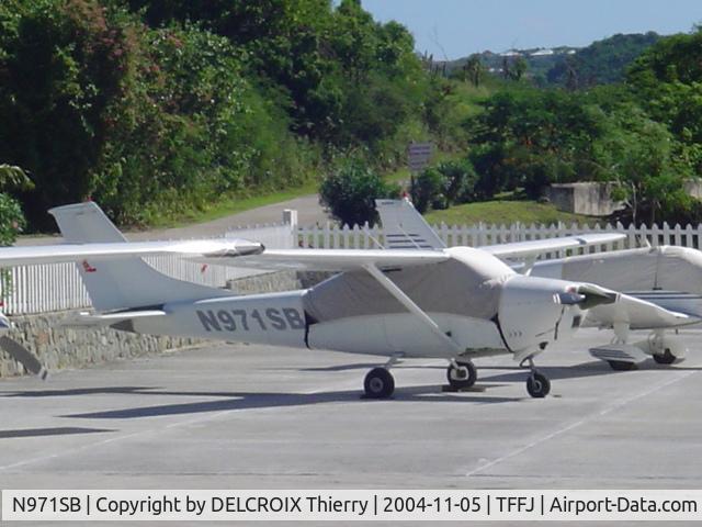 N971SB, 1968 Cessna 182M Skylane C/N 18259311, appartenant à Maxine Desouches