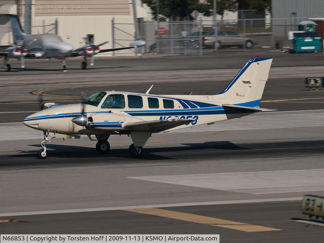 N66853, 1983 Beech 58 Baron C/N TH-1382, N66853 departing from RWY 21