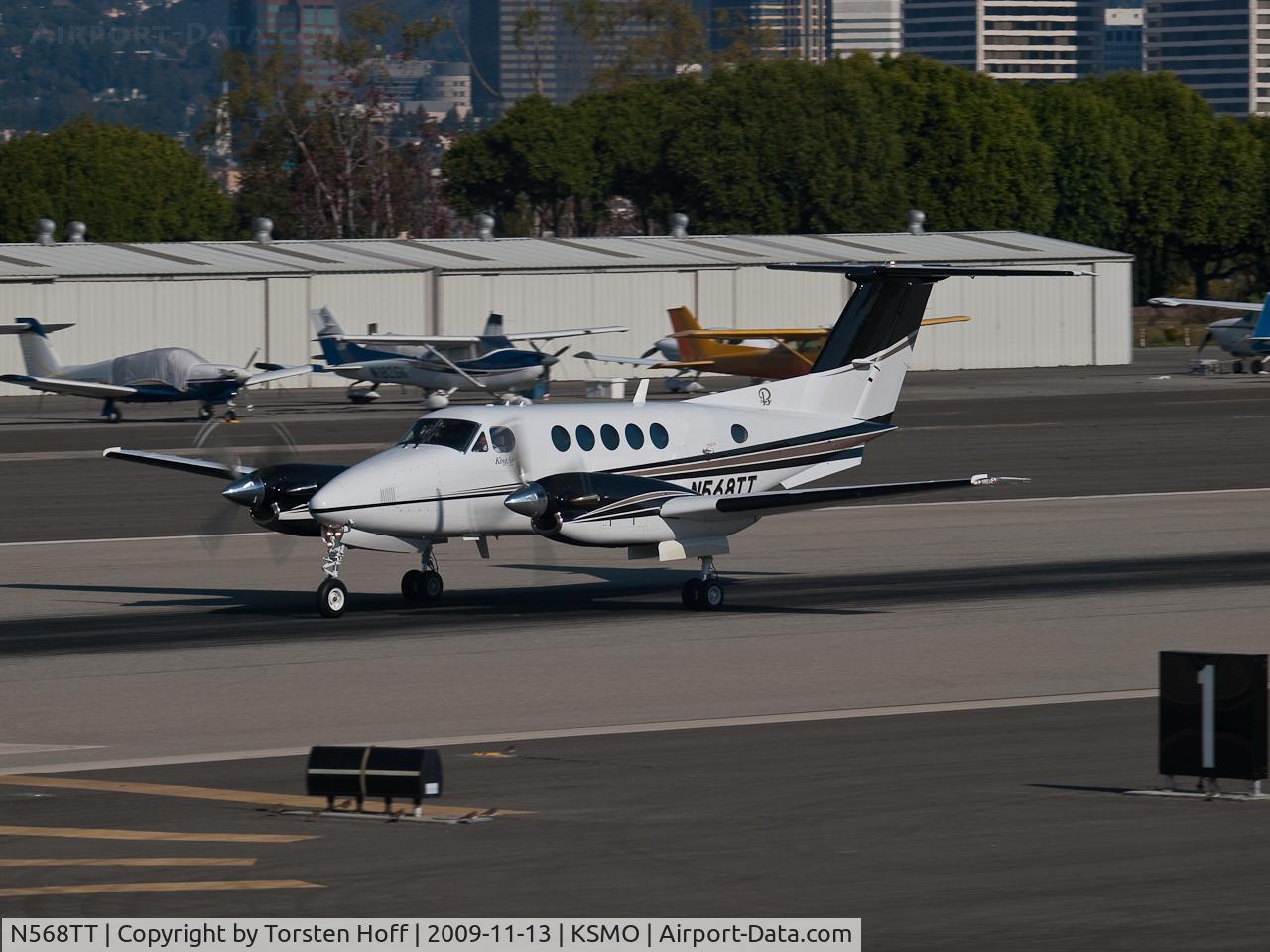 N568TT, 1997 Raytheon B200 King Air C/N BB-1568, N568TT departing from RWY 21