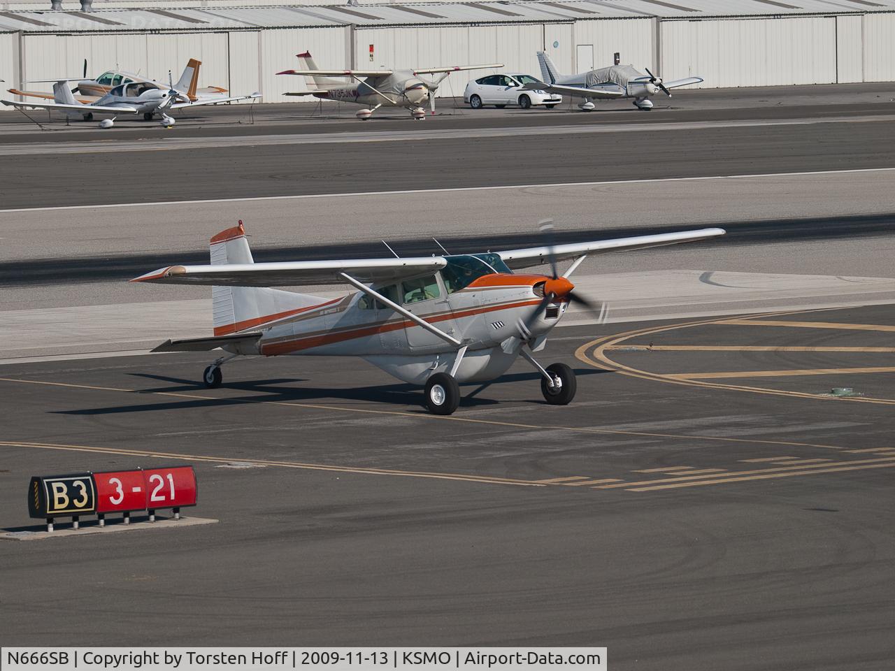 N666SB, 1980 Cessna A185F Skywagon 185 C/N 18503994, N666SB crossing the runway