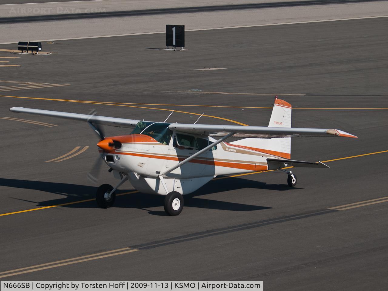 N666SB, 1980 Cessna A185F Skywagon 185 C/N 18503994, N666SB taxiing