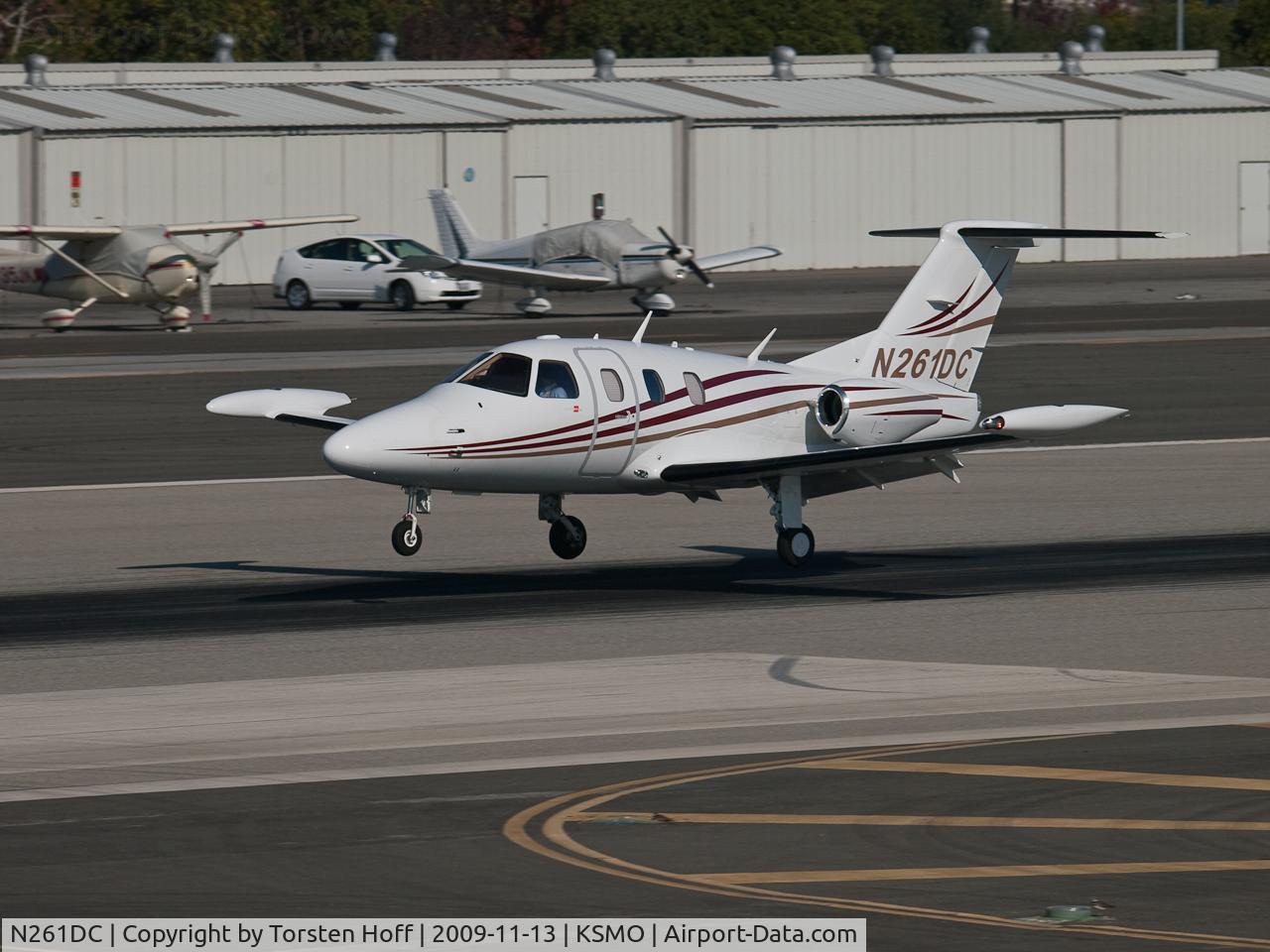 N261DC, 2008 Eclipse Aviation Corp EA500 C/N 000127, N261DC arriving on RWY 21