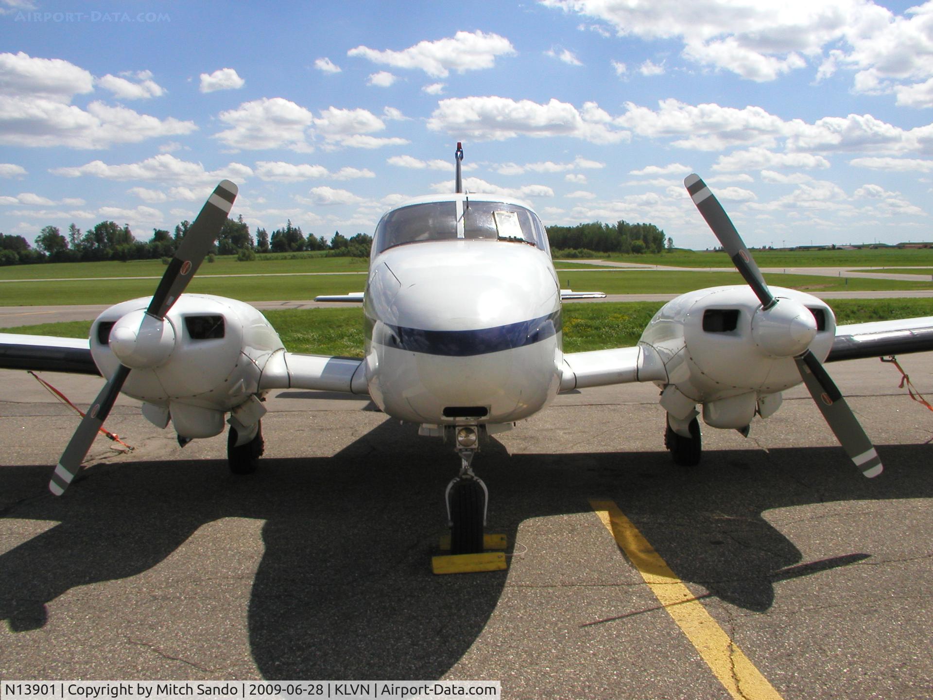 N13901, 1970 Piper PA-23-250 Aztec C/N 27-4533, Parked on the ramp at Airlake.