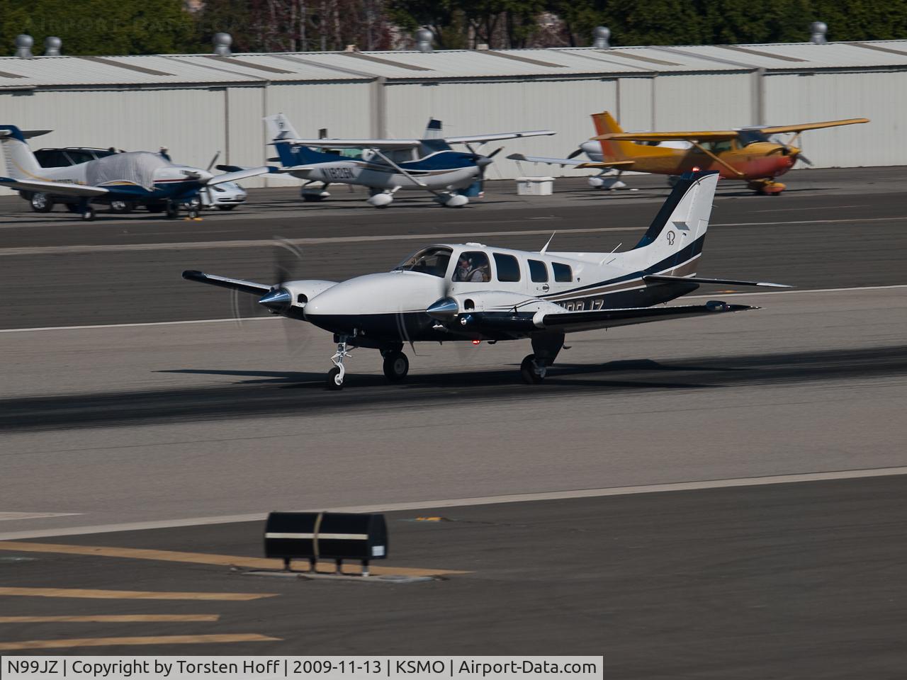 N99JZ, 1984 Beech 58P Baron C/N TJ-474, N99JZ departing from RWY 21