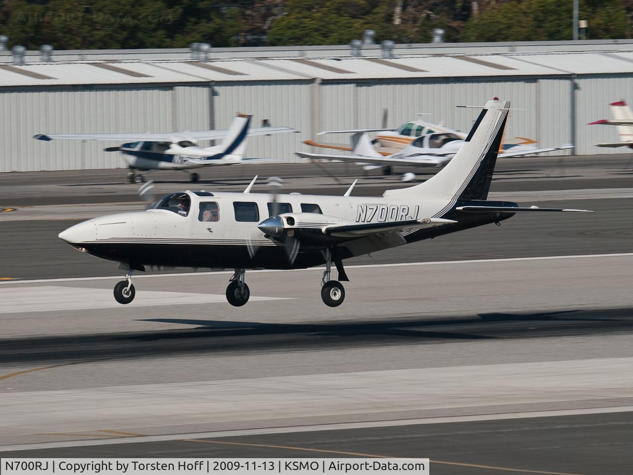 N700RJ, 1976 Smith Aerostar 601P C/N 61P-0288-068, N700RJ arriving on RWY 21