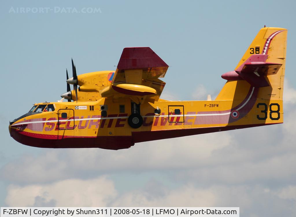 F-ZBFW, 1995 Canadair CL-215-6B11 CL-415 C/N 2014, During demo on LFMO Arishow 2008
