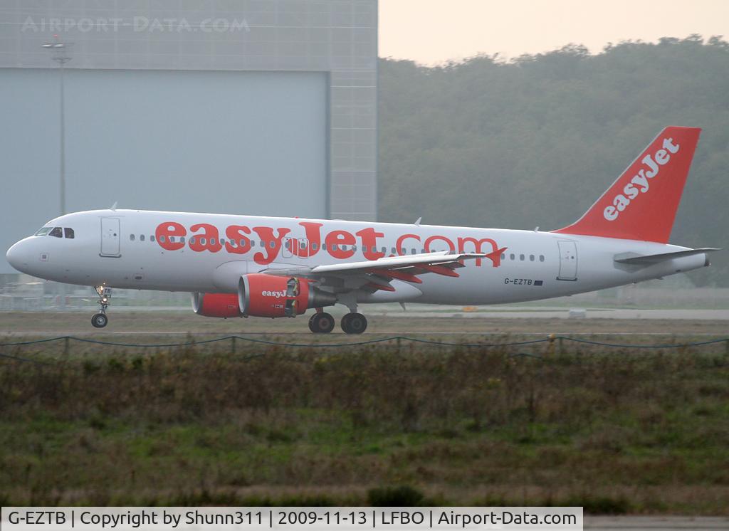 G-EZTB, 2009 Airbus A320-214 C/N 3843, Landing rwy 14R