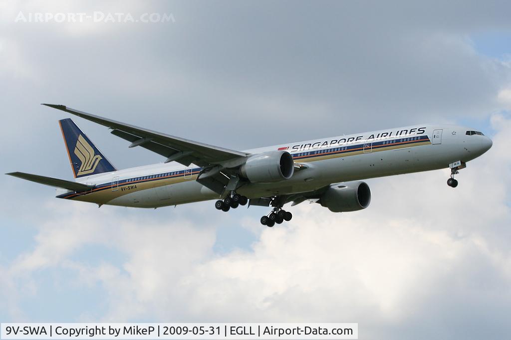 9V-SWA, 2006 Boeing 777-312/ER C/N 34568, Short final to 09L at Heathrow.