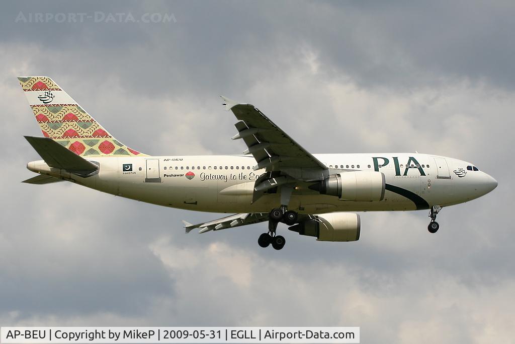 AP-BEU, 1994 Airbus A310-308 C/N 691, Short final to 09L at Heathrow.