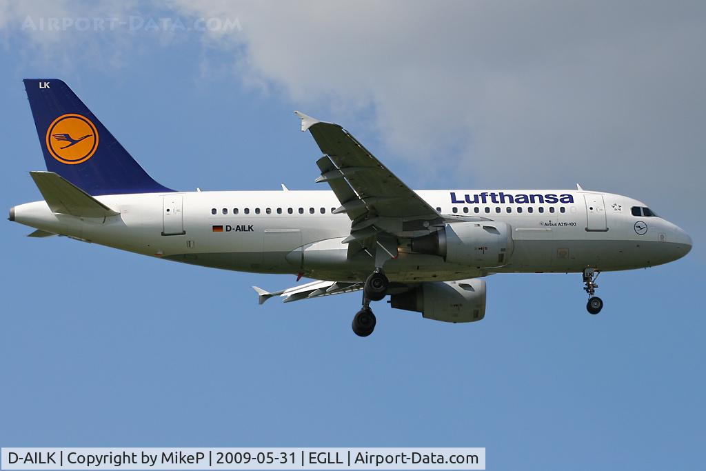 D-AILK, 1997 Airbus A319-114 C/N 679, Short final to 09L at Heathrow.