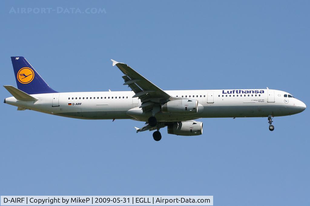 D-AIRF, 1994 Airbus A321-131 C/N 0493, Short final to 09L at Heathrow.