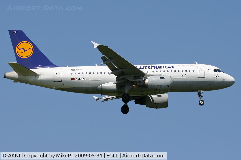D-AKNI, 1999 Airbus A319-112 C/N 1016, Short final to 09L at Heathrow.