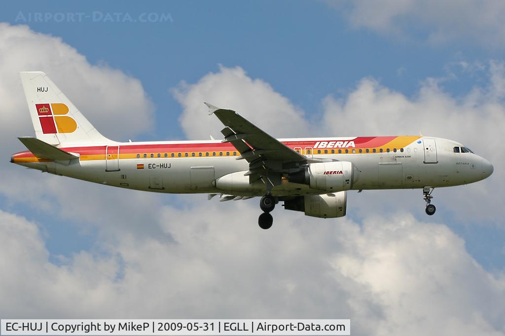EC-HUJ, 2000 Airbus A320-214 C/N 1292, Short final to 09L at Heathrow.