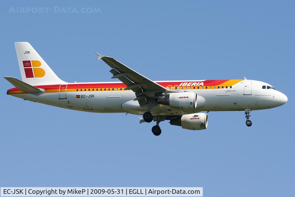 EC-JSK, 2006 Airbus A320-214 C/N 2807, Short final to 09L at Heathrow.