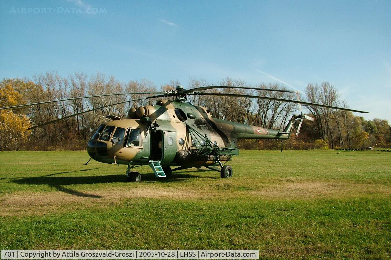 701, 1987 Mil Mi-17 Hip C/N 104M01, Szolnok-Szandaszölös Airfield