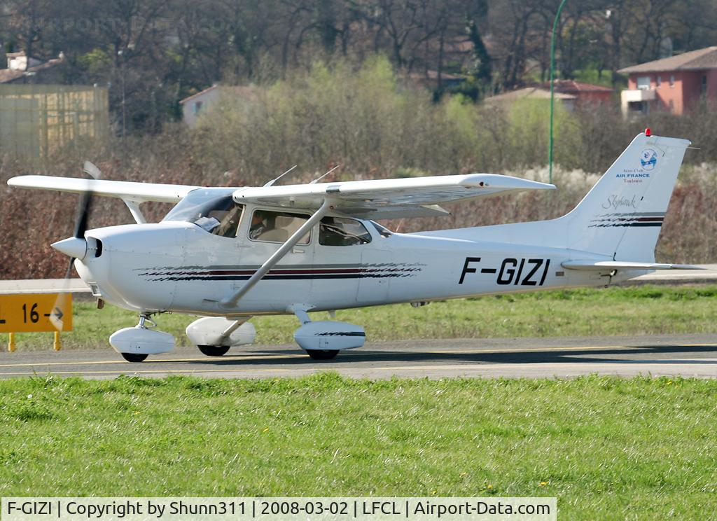 F-GIZI, Cessna 172R C/N 172-80435, Taxiing for departure...