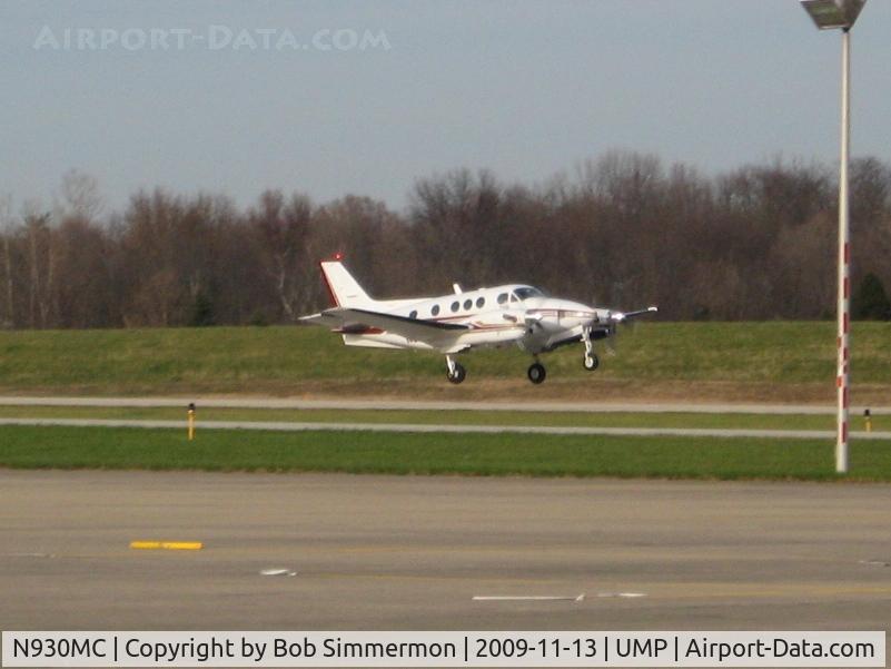 N930MC, 1996 Beech C90A King Air C/N LJ-1463, Departing RWY 15 at Indianapolis Metro.