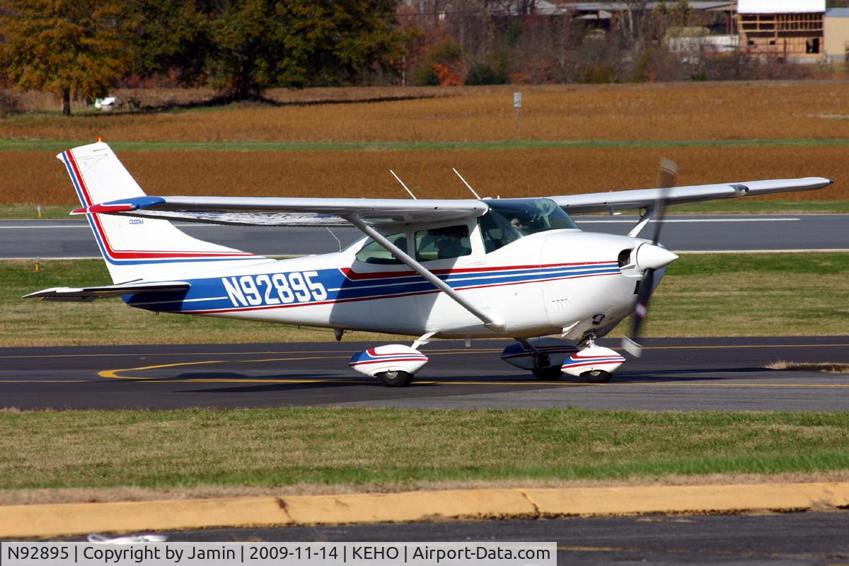 N92895, 1970 Cessna 182N Skylane C/N 18260418, Taxiing up the hill to the ramp during a fly-in.