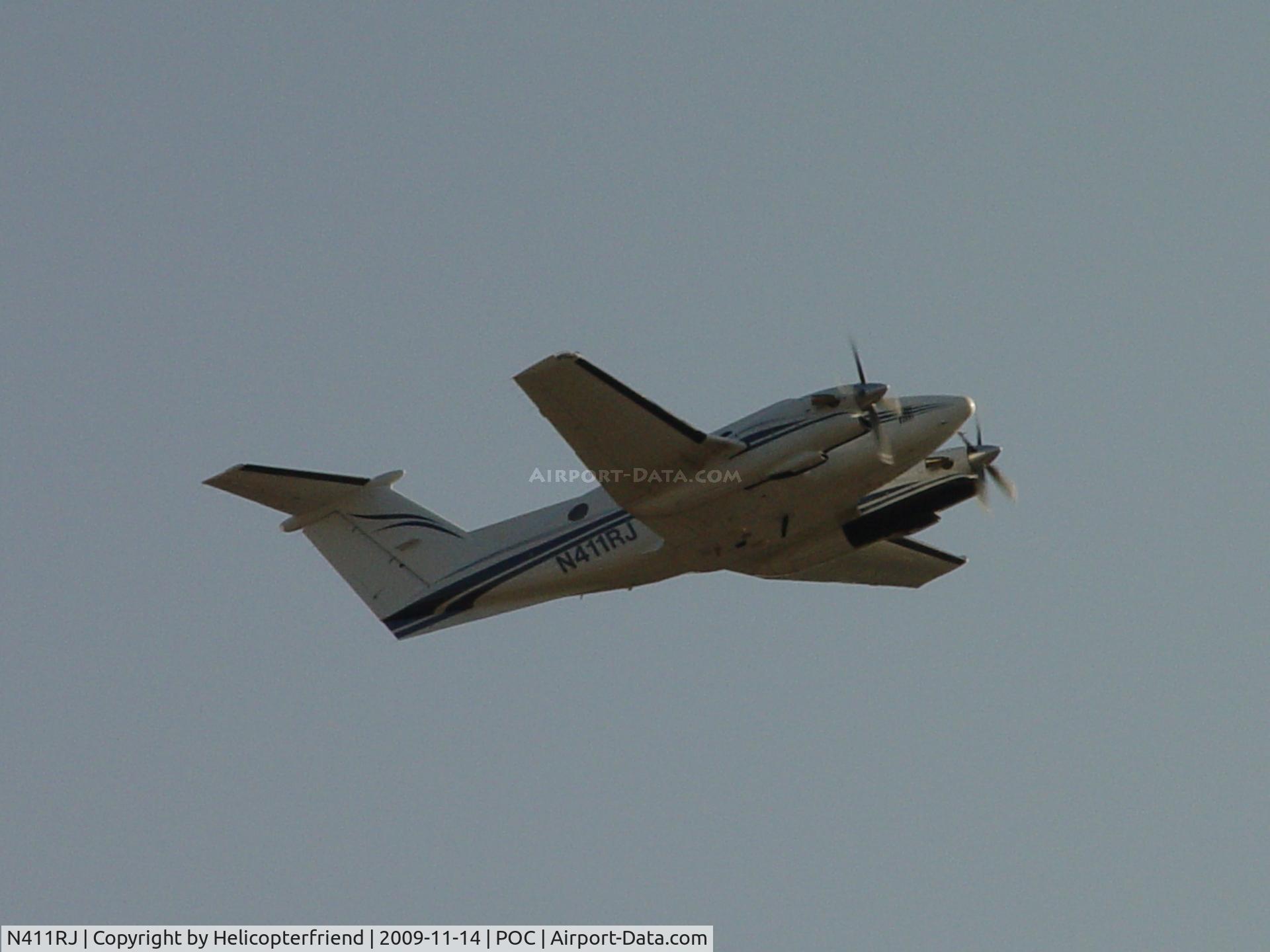 N411RJ, 1981 Beech F90 King Air C/N LA-108, Westbound, wheels up from runway 26L