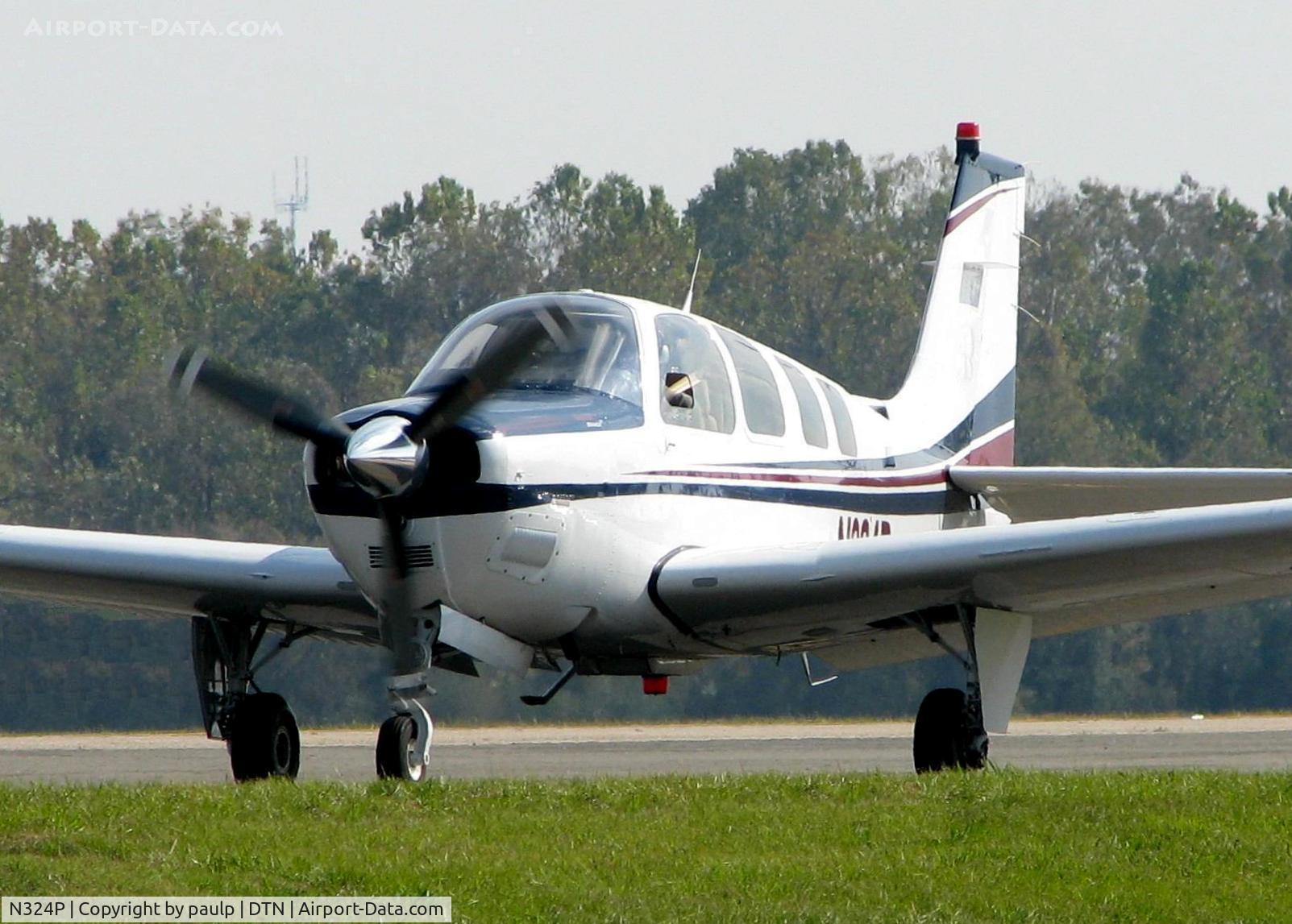 N324P, 2006 Beech G36 Bonanza C/N E-3730, Taxiing to the active at Downtown Shreveport.