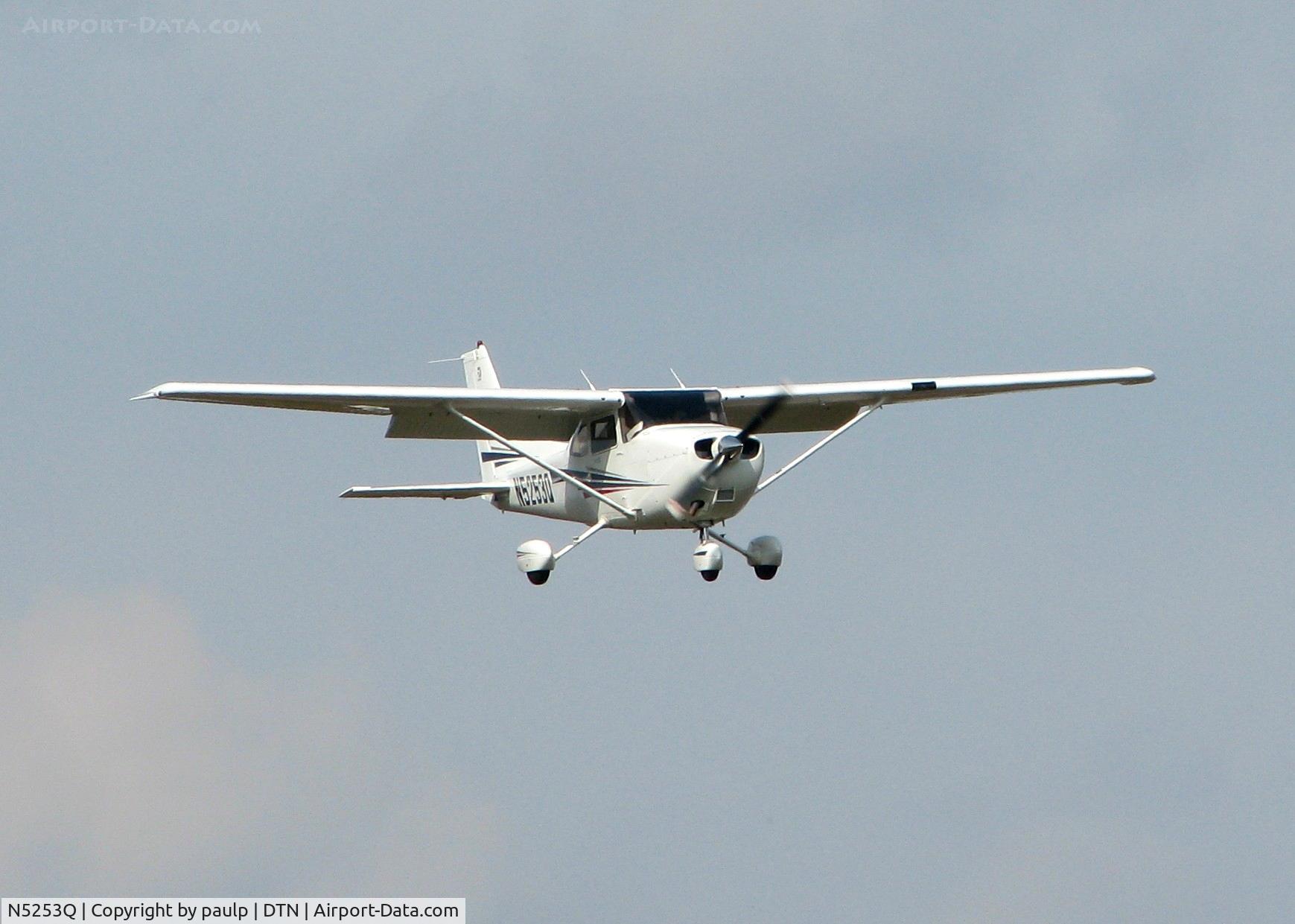 N5253Q, 2002 Cessna 172S C/N 172S9168, Landing on 14 at the Shreveport Downtown airport.