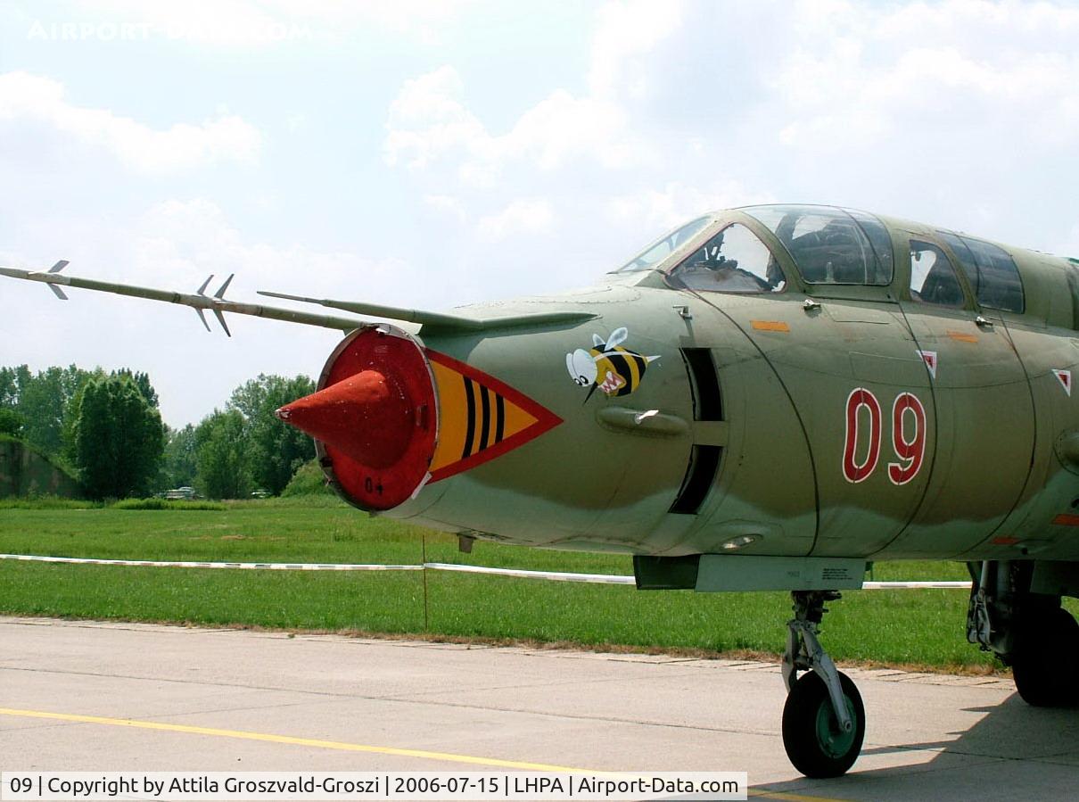 09, 1983 Sukhoi Su-22UM-3K C/N 17532390305, Pápa HUNAF Base Airport
