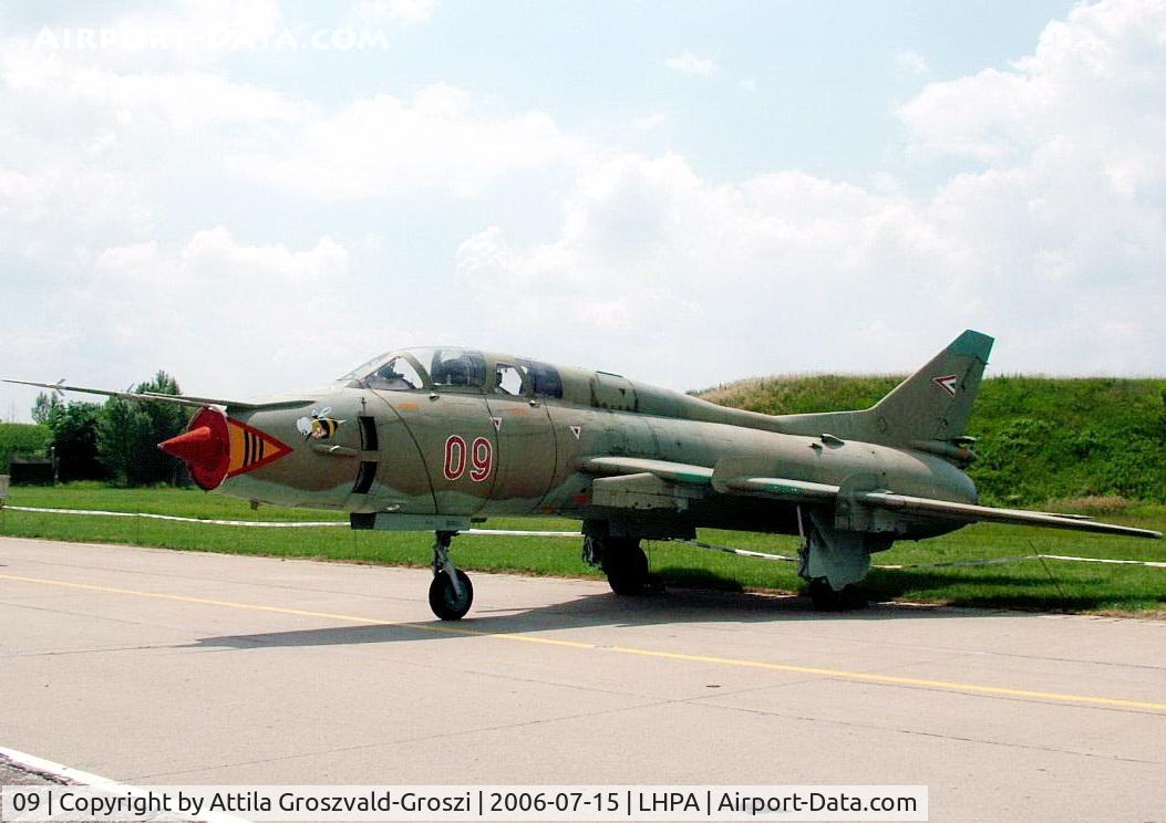 09, 1983 Sukhoi Su-22UM-3K C/N 17532390305, Pápa HUNAF Base Airport