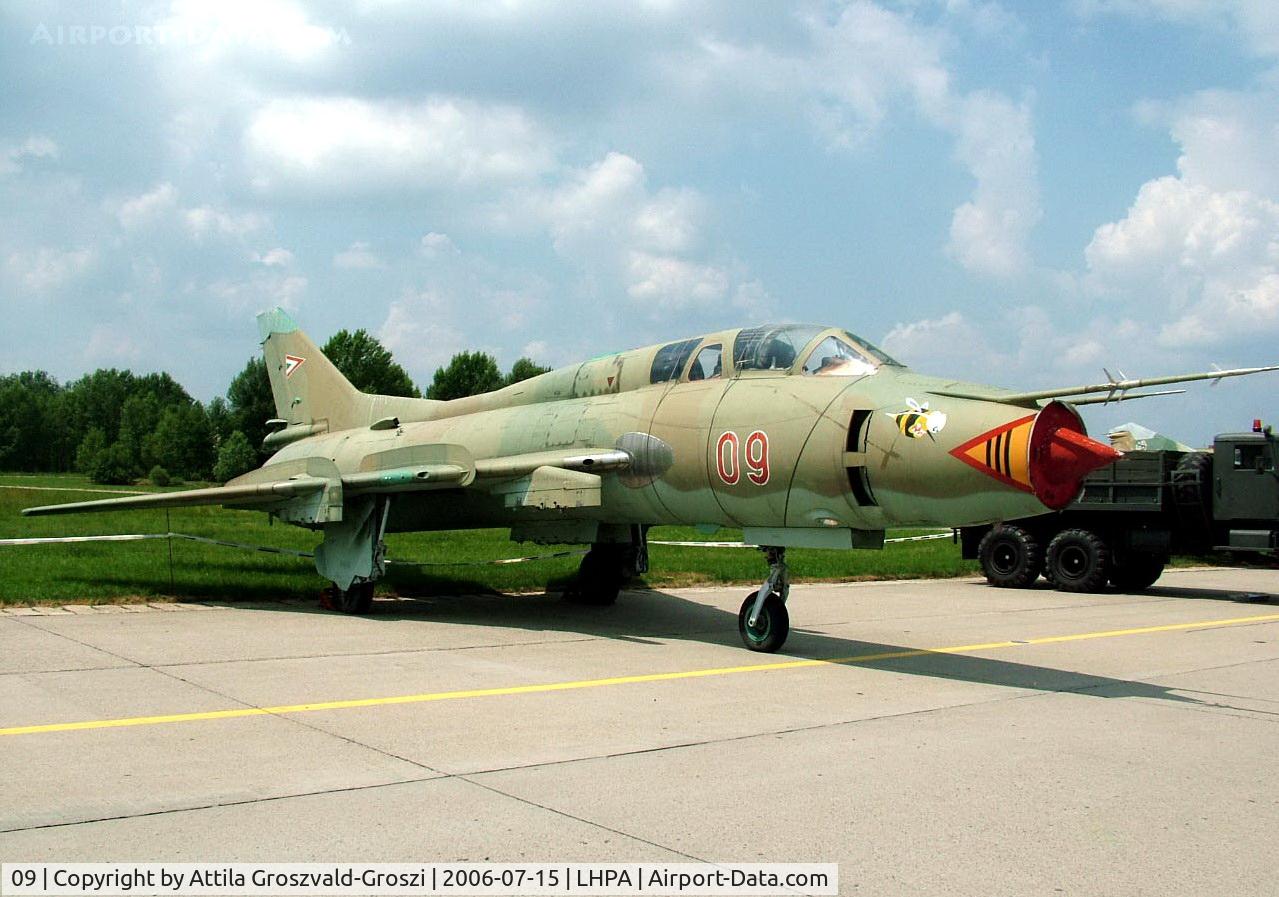 09, 1983 Sukhoi Su-22UM-3K C/N 17532390305, Pápa HUNAF Base Airport