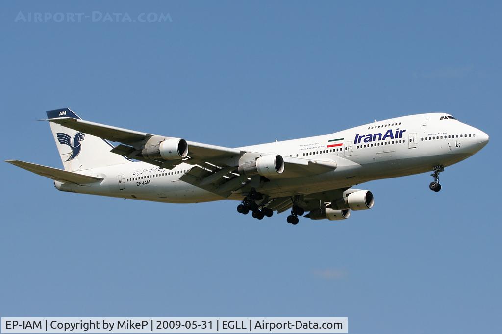 EP-IAM, 1979 Boeing 747-186B C/N 21759, Veteran B747-100 on short final to 09L at Heathrow.