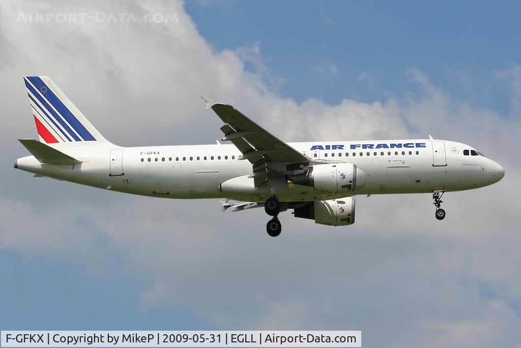 F-GFKX, 1991 Airbus A320-211 C/N 0228, Short final to 09L at Heathrow.