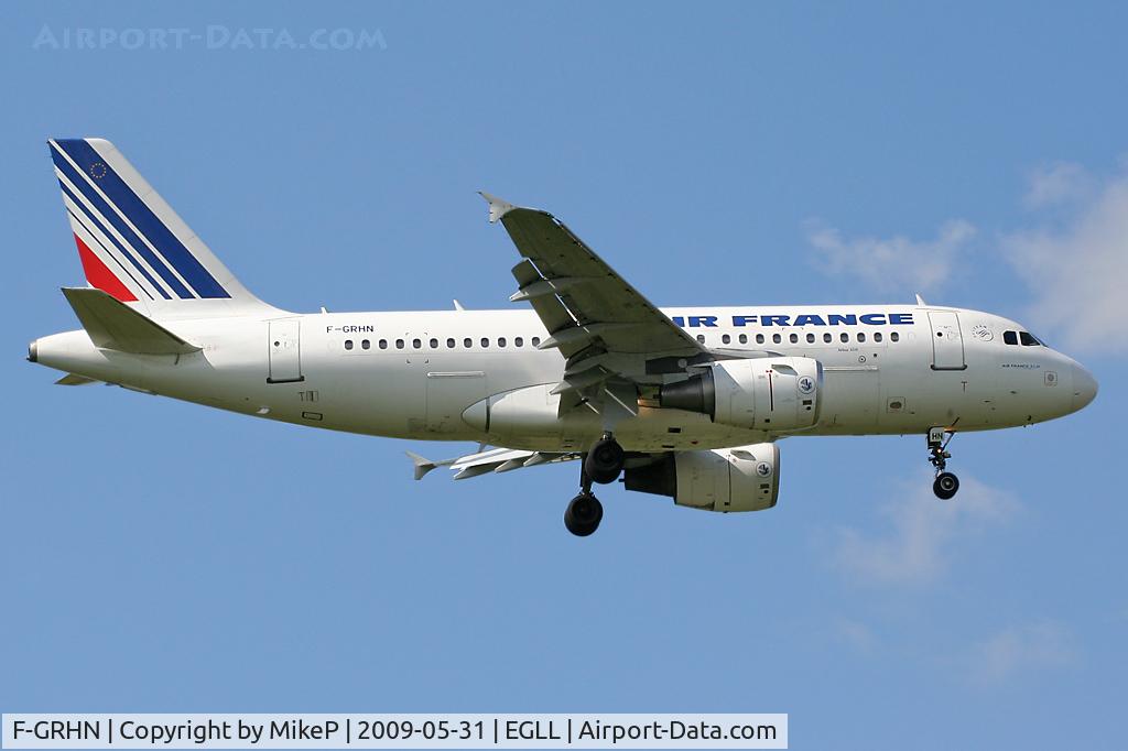 F-GRHN, 2000 Airbus A319-111 C/N 1267, Short final to 09L at Heathrow.