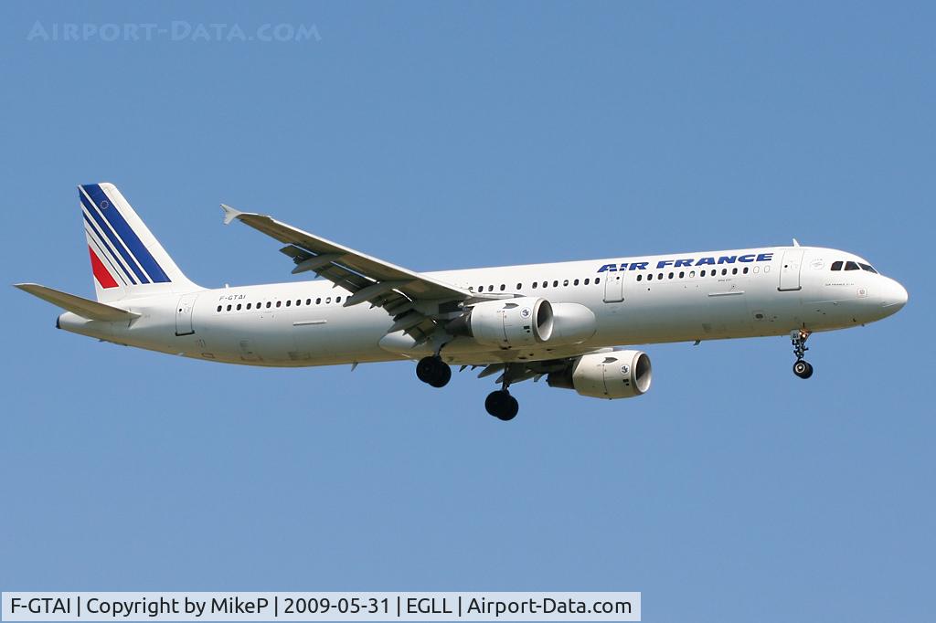 F-GTAI, 2000 Airbus A321-211 C/N 1299, Short final to 09L at Heathrow.