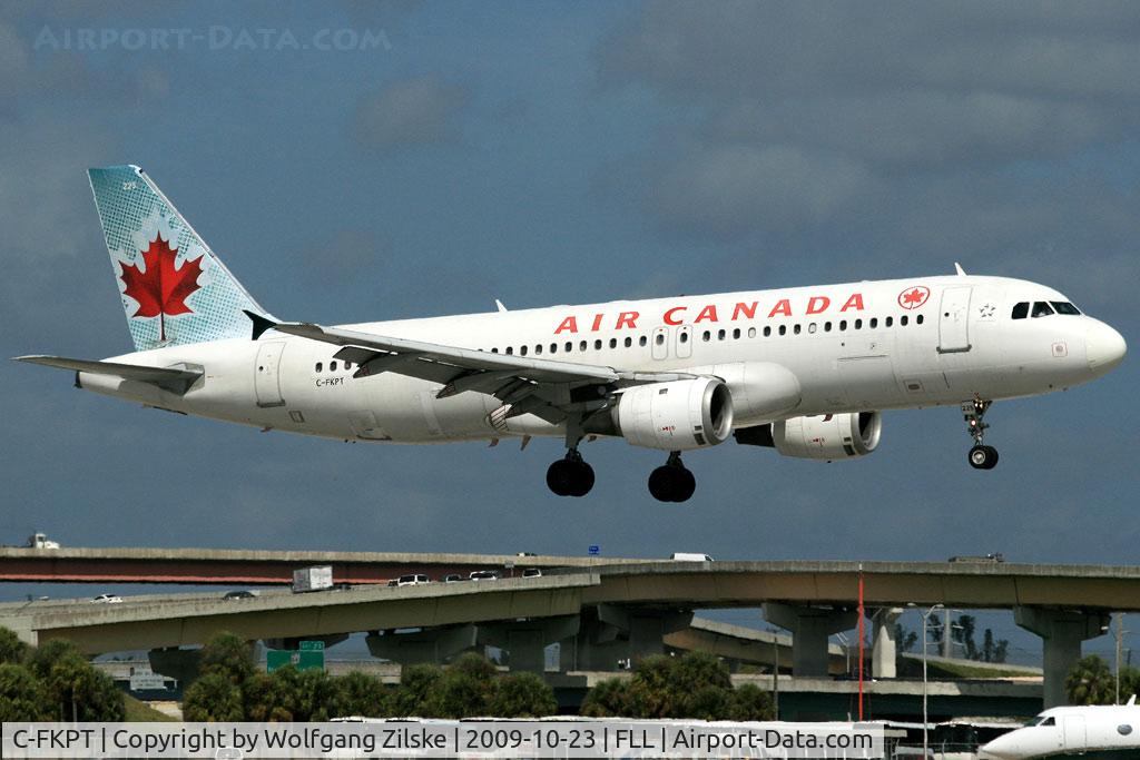 C-FKPT, 1991 Airbus A320-211 C/N 324, visitor