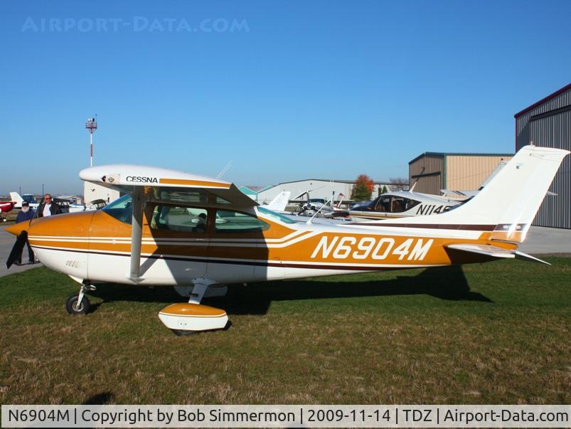 N6904M, 1975 Cessna 182P Skylane C/N 18263887, At the EAA breakfast fly-in - Toledo, Ohio.
