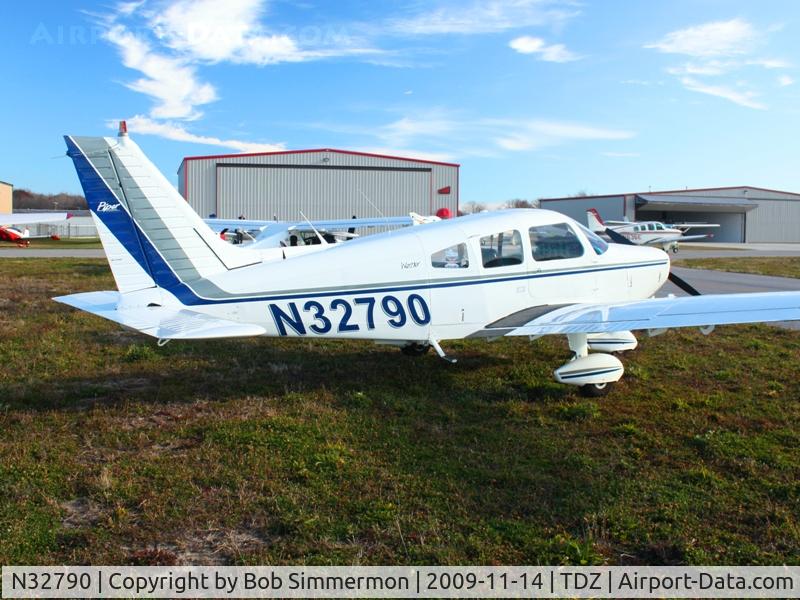 N32790, 1974 Piper PA-28-151 C/N 28-7515242, At the EAA breakfast fly-in - Toledo, Ohio.
