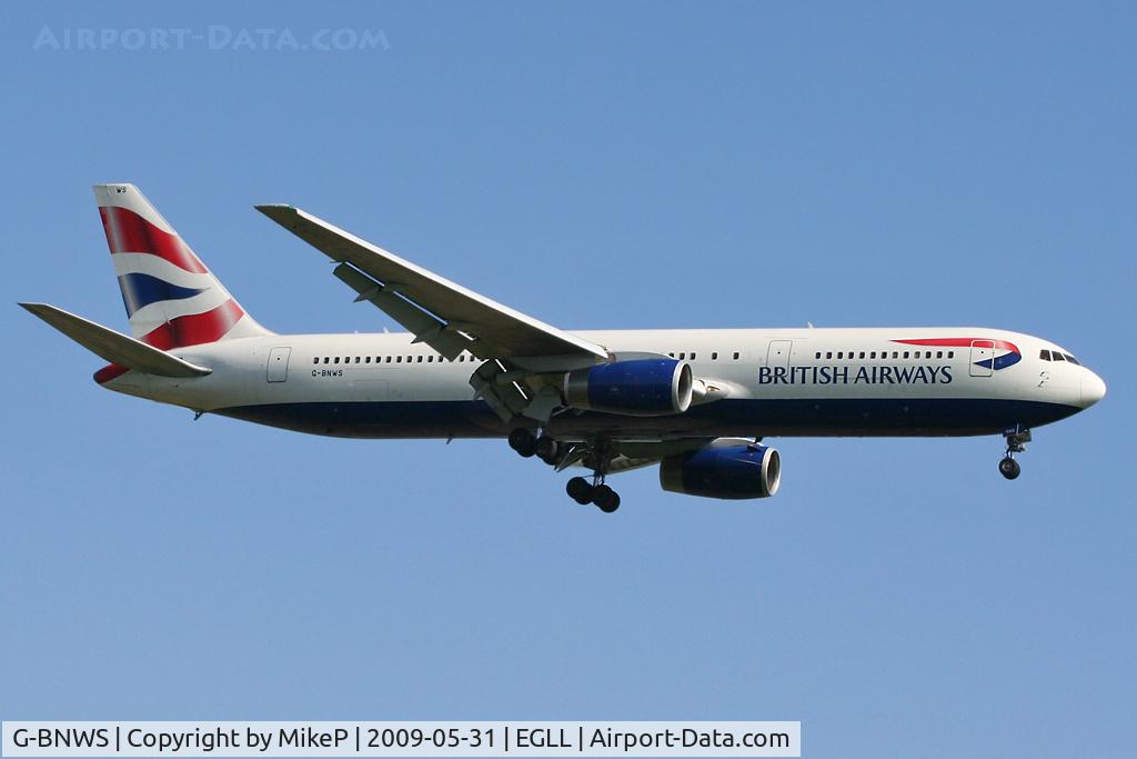 G-BNWS, 1992 Boeing 767-336 C/N 25826, Short final to 09L at Heathrow.