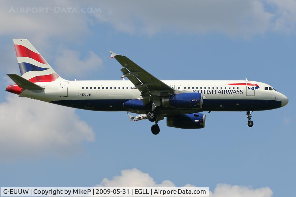 G-EUUW, 2008 Airbus A320-232 C/N 3499, Short final to 09L at Heathrow.