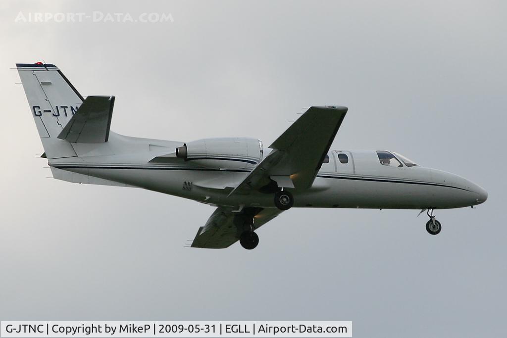G-JTNC, 1975 Cessna 500 Citation C/N 500-0264, Short final to 09L at Heathrow.