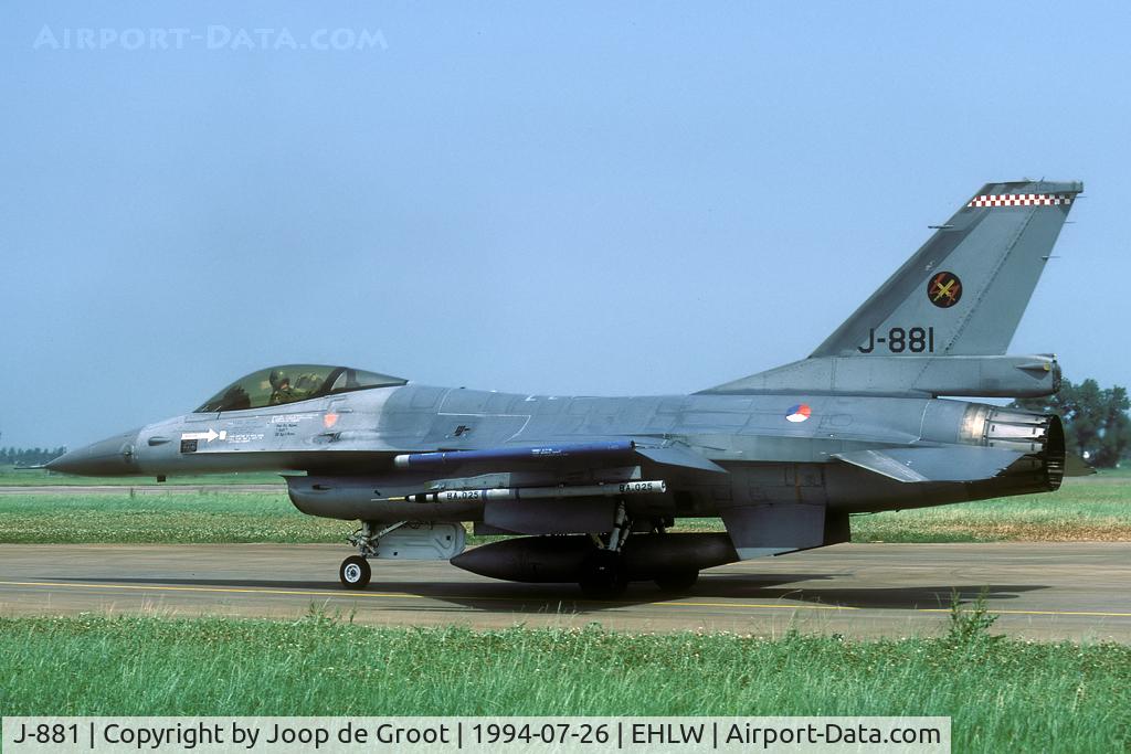 J-881, Fokker F-16AM Fighting Falcon C/N 6D-98, preparing for take off.